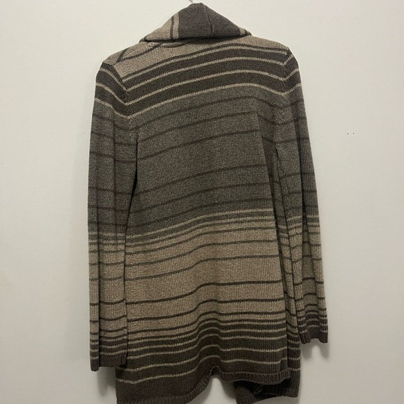 Hilary Radley Tan Knitted Cardigan Large 2 Button Lambs Wool - Picture 2 of 7